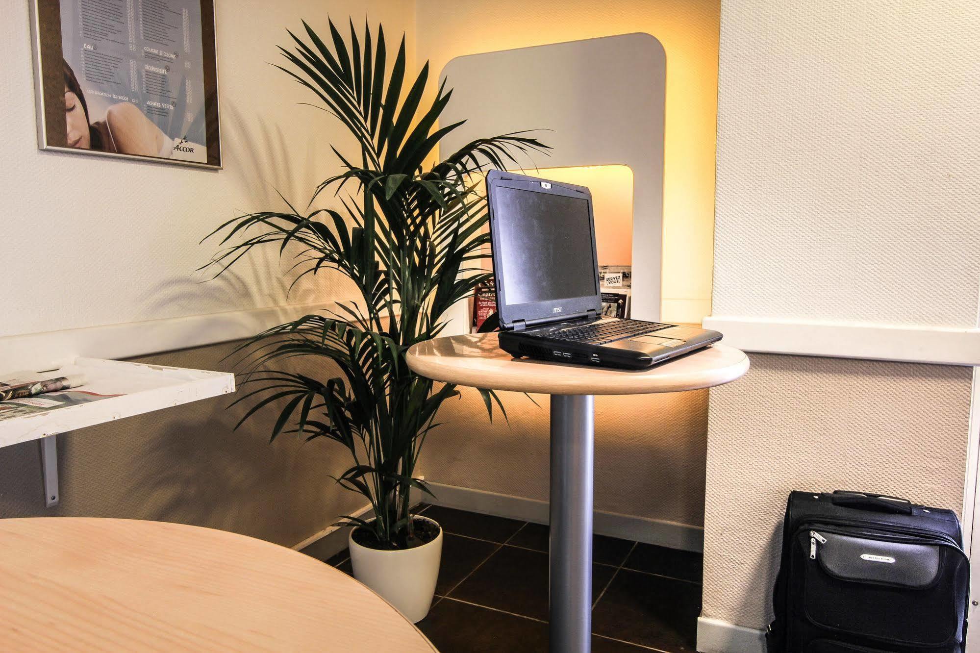 Ibis Budget Châteaudun Eksteriør billede